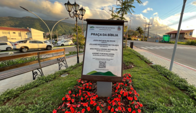 Vereadores prestigiam a inauguração da Praça da Bíblia