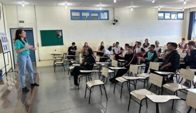 <strong>PARLAMENTO JOVEM VISITA ESCOLAS DE EXTREMA PARA DIVULGAR ATIVIDADES</strong>