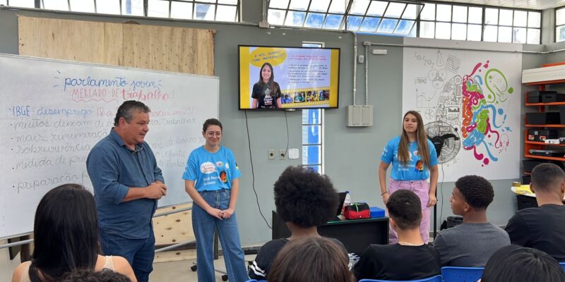 <strong>CÂMARA LANÇA PARLAMENTO JOVEM EM ENCONTRO COM ALUNOS DO SENAI</strong>