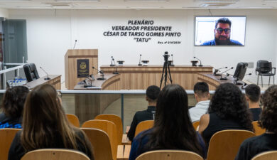 ALUNOS DO PJ ENCERRAM MARÇO COM DEBATE NA CÂMARA SOBRE ORÇAMENTO PÚBLICO