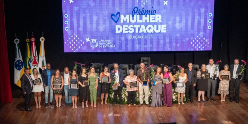 EMOÇÃO, HOMENAGENS E AUDITÓRIO LOTADO NA ENTREGA DO MULHER DESTAQUE 2023