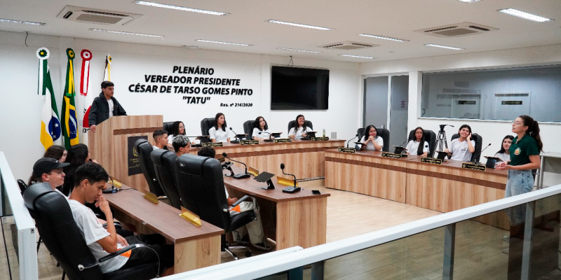 ESCOLA DO LEGISLATIVO RECEBE ALUNOS DO SENAC EM VISITA À CÂMARA