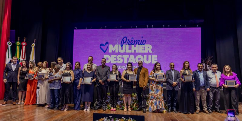 PRÊMIO MULHER DESTAQUE É ENTREGUE PELA CÂMARA EM SOLENIDADE