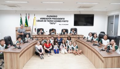 ESCOLA DO LEGISLATIVO RECEBE VISITA DE ALUNOS DA ESCOLA MARISTELA