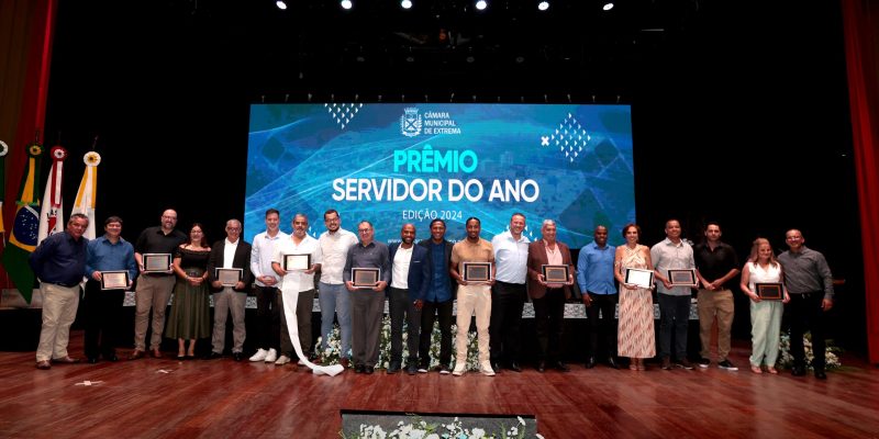 SERVIDORES PÚBLICOS SÃO HOMENAGEADOS PELA CÂMARA DE EXTREMA EM SESSÃO SOLENE