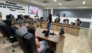 ALUNOS DO SENAI VISITAM A CÂMARA