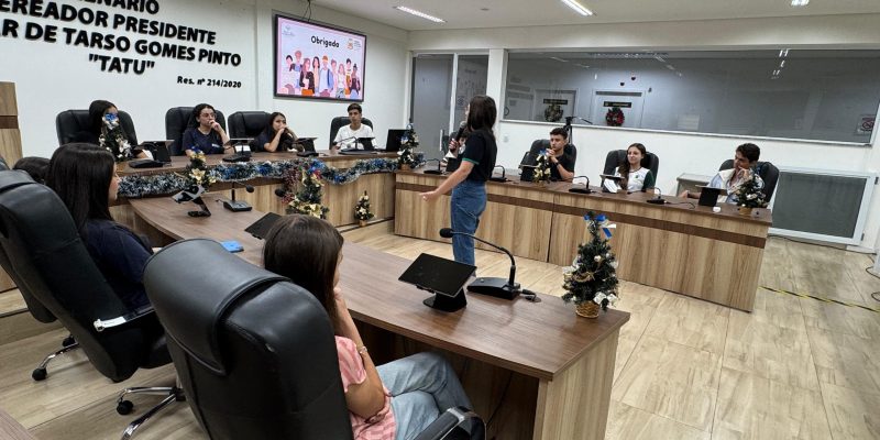 ALUNOS DO SENAI VISITAM A CÂMARA